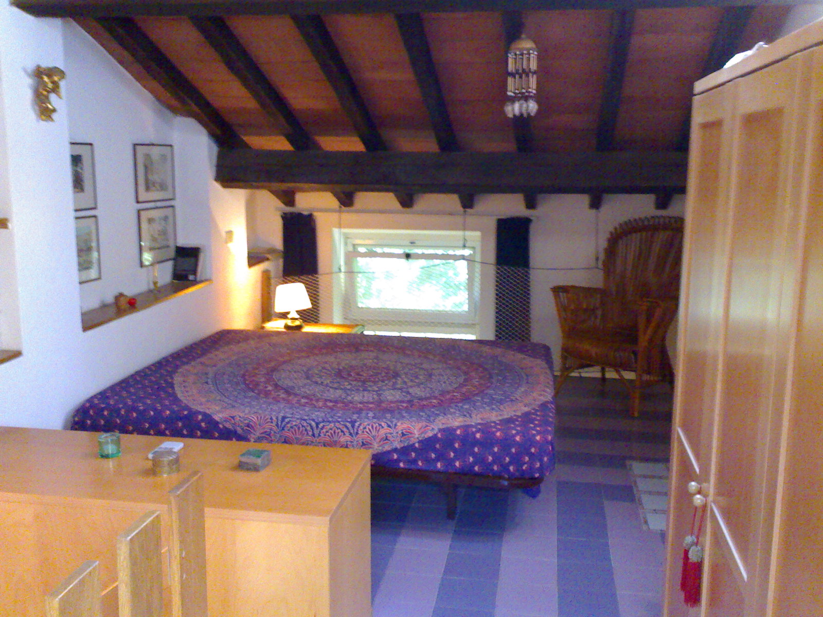 Кастильон делла Пеская: спальня в мансарде